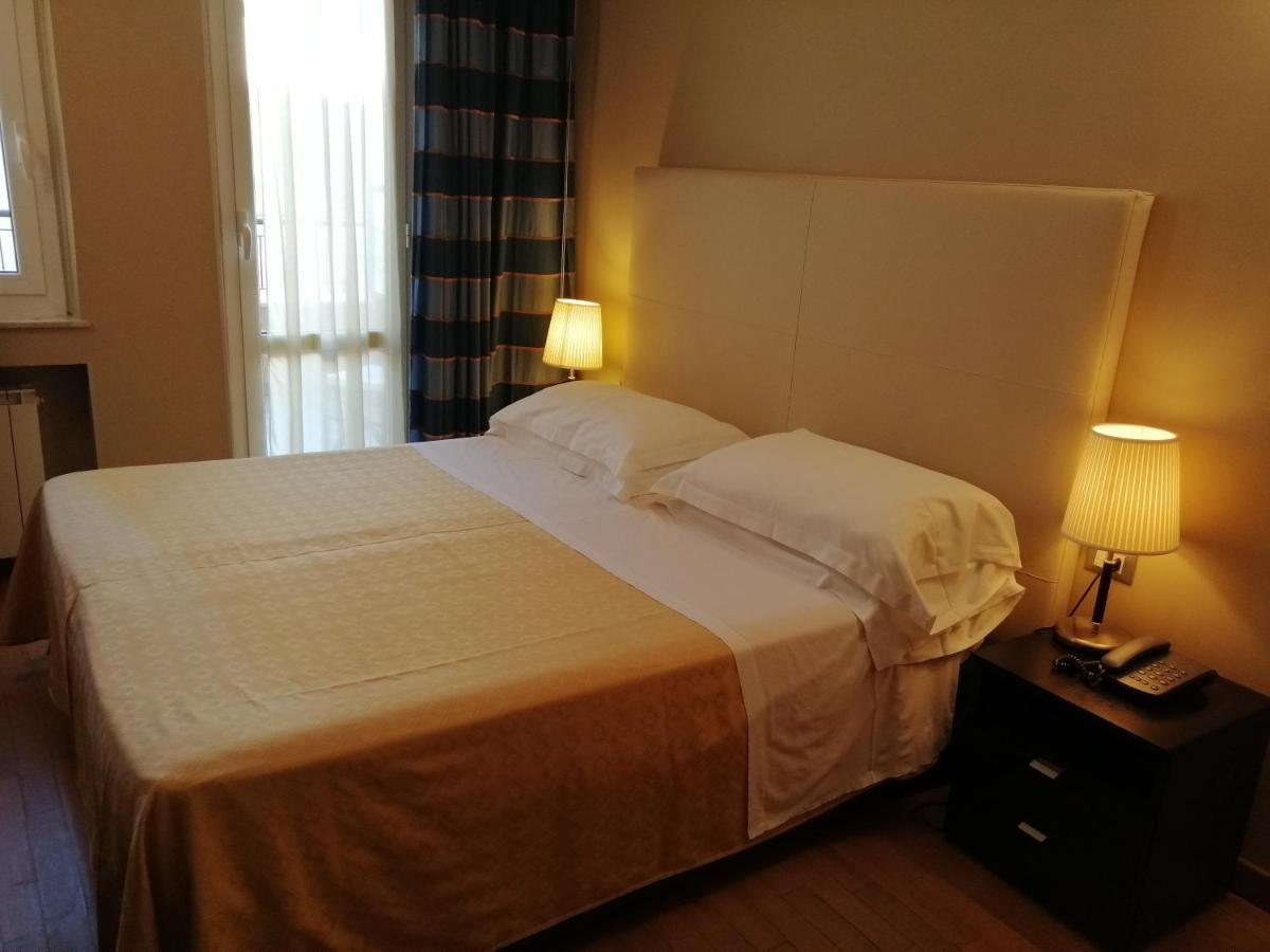 Hotel Corso Alaxi Hotels Алассио Экстерьер фото